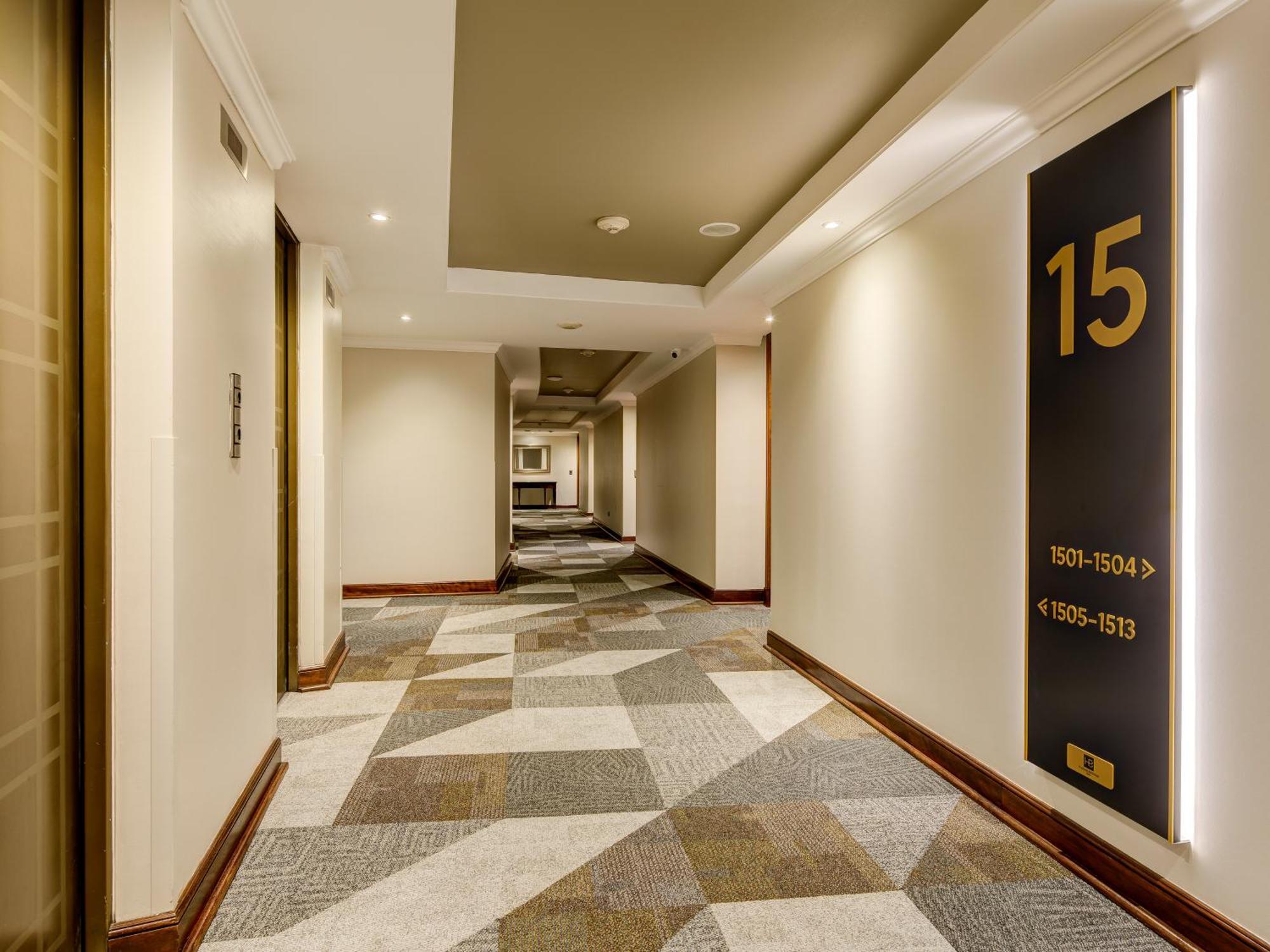 Khách sạn Plaza El Bosque Ebro Santiago