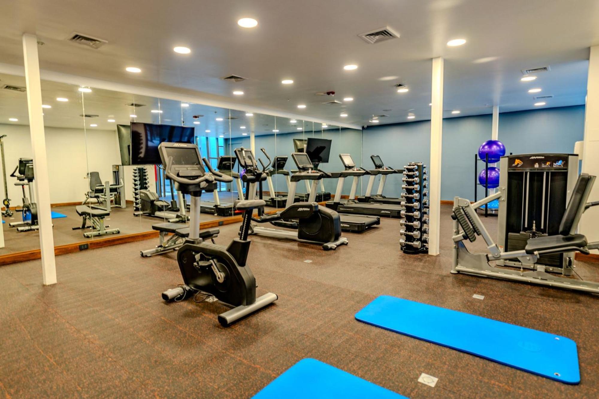 Courtyard By Marriott Airport Hotel