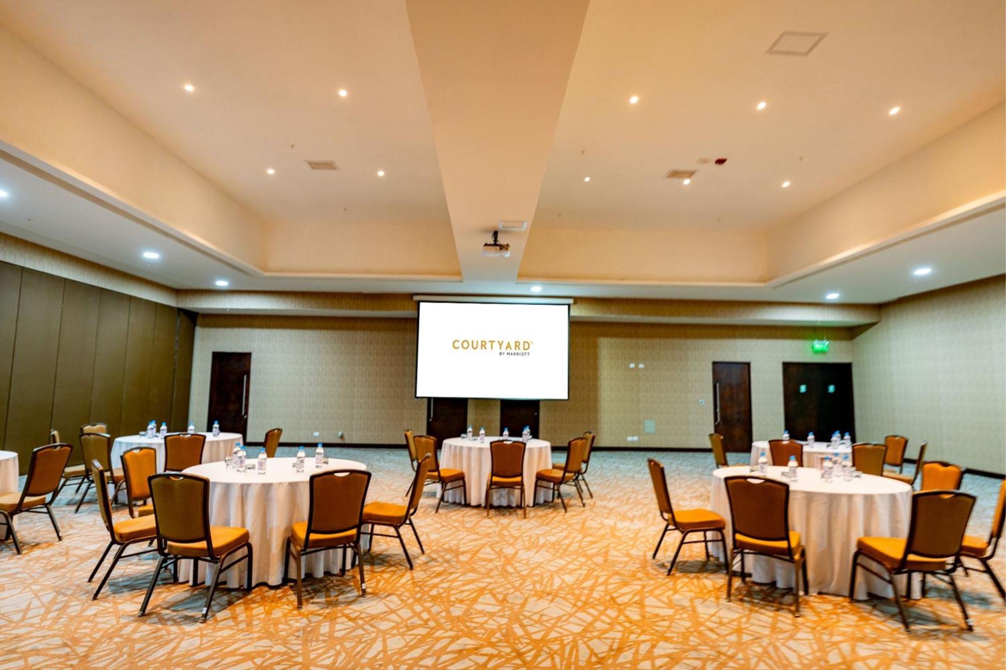 Courtyard By Marriott Airport 4*
