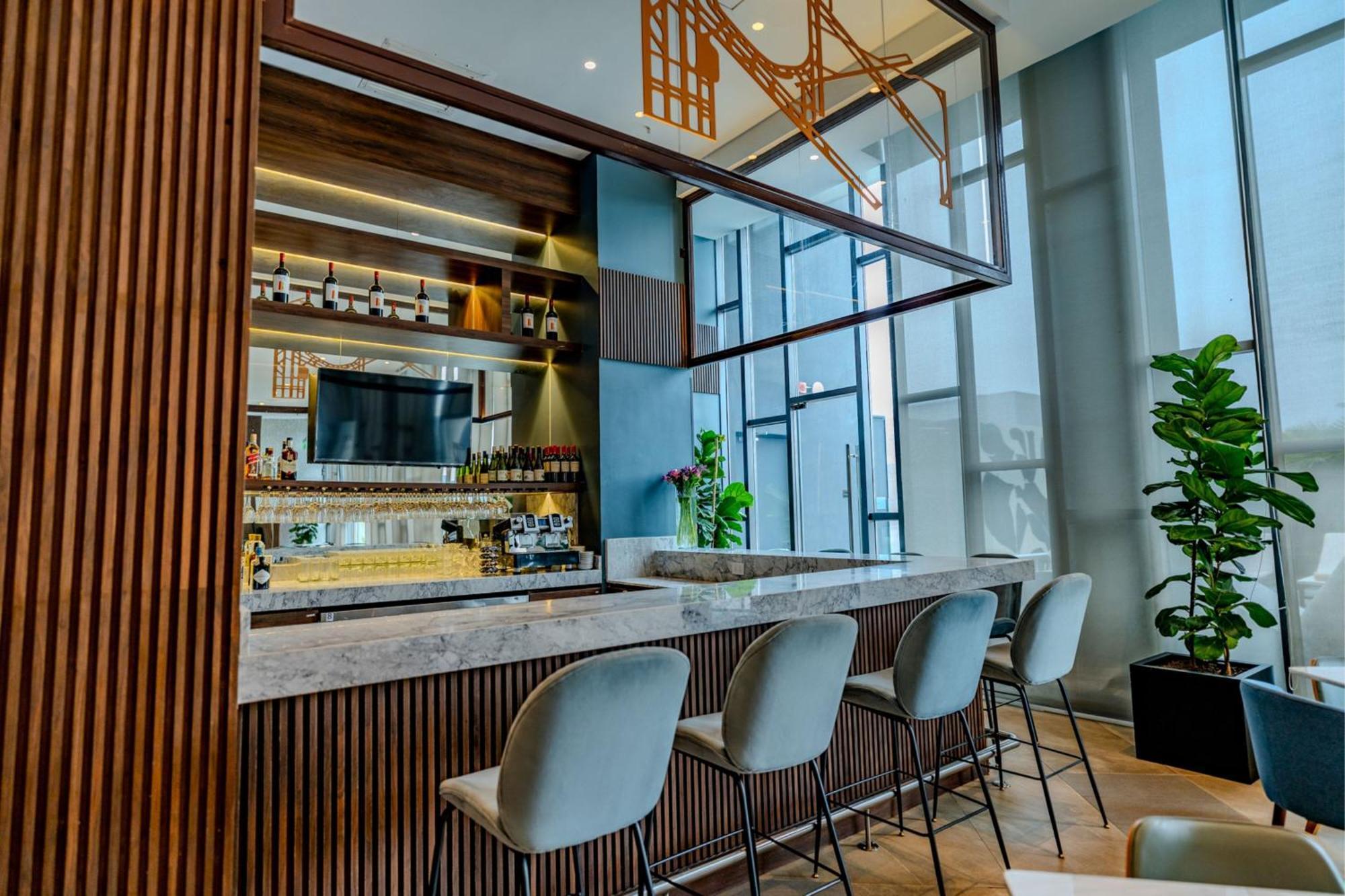 Courtyard By Marriott Airport Hotel Santiago