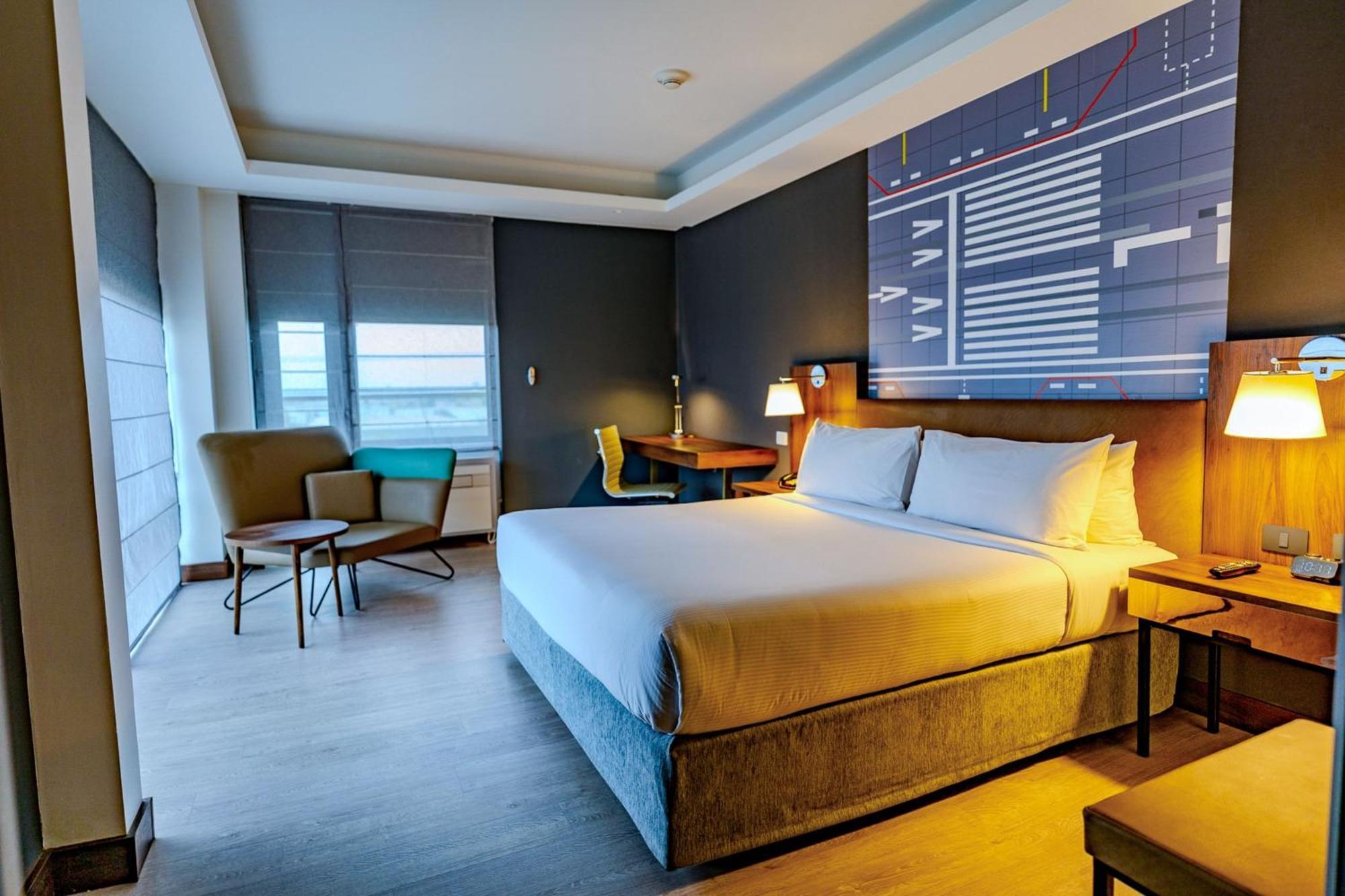 Courtyard By Marriott Airport
