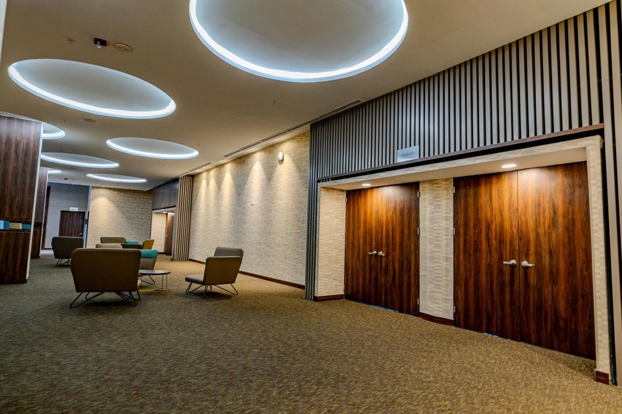 Courtyard By Marriott Airport Hotel Santiago