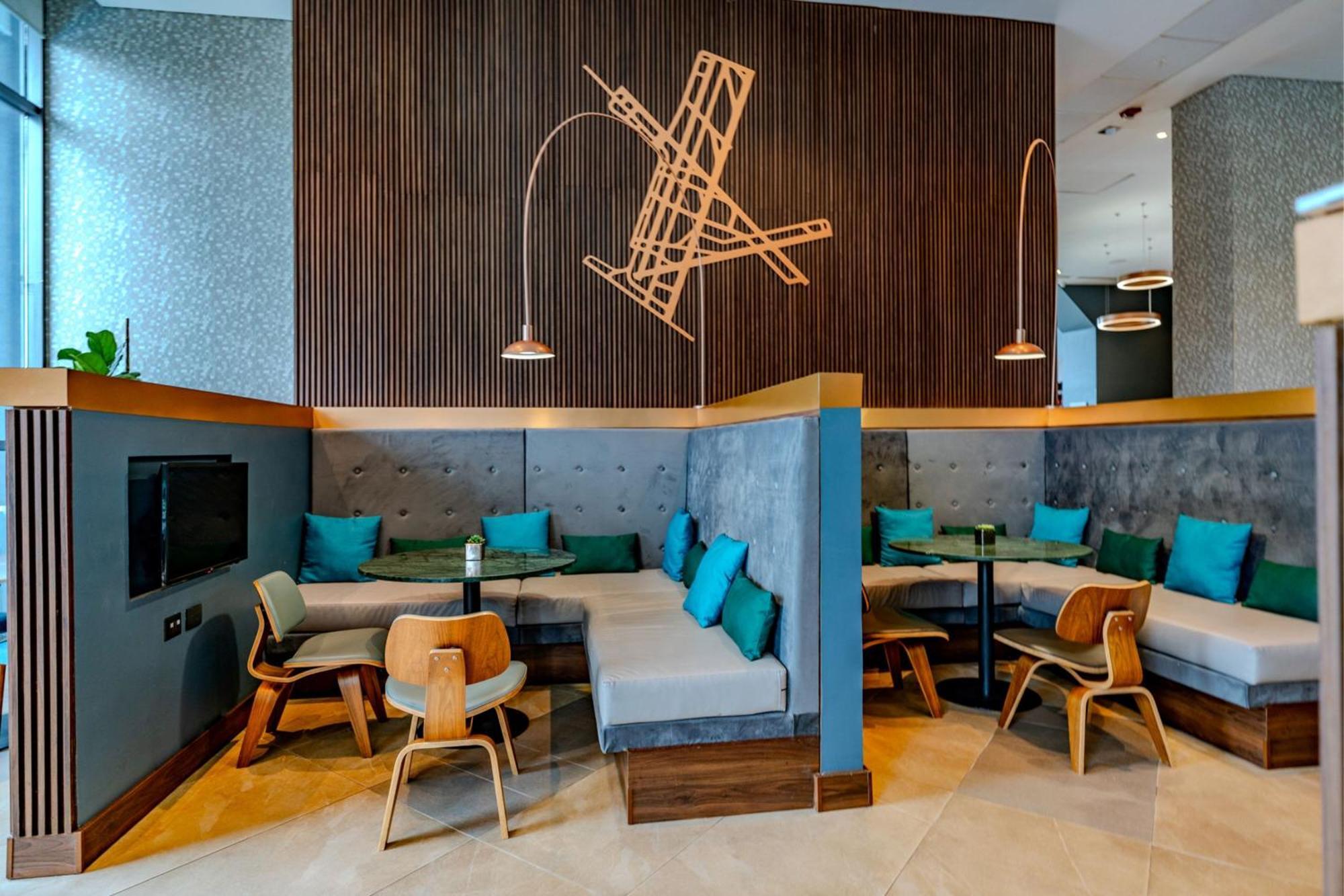 Hotel Courtyard By Marriott Airport 4*