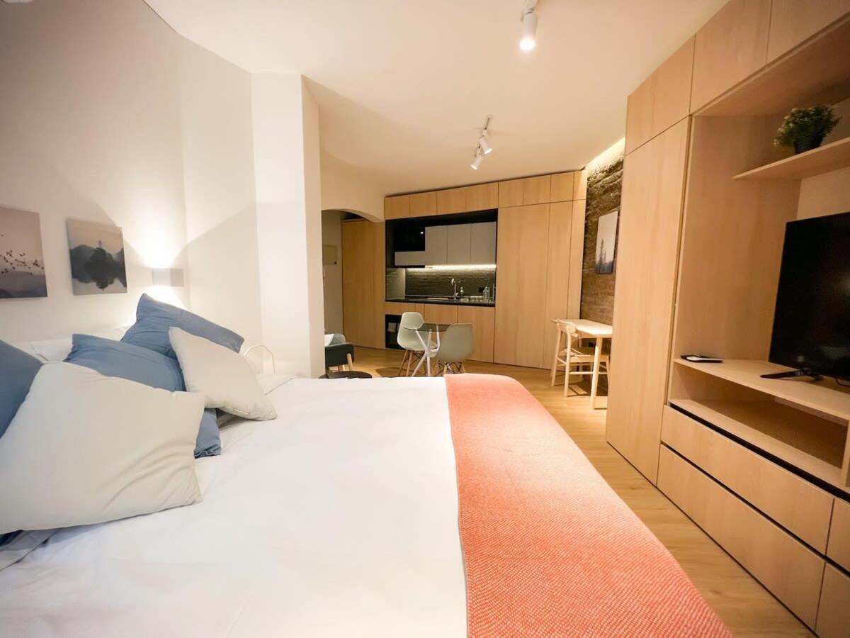 Hom I Depto 2pax Ala En Barrio Lastarria *