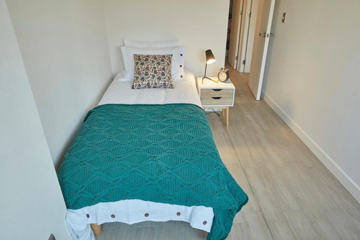 Hom I Amplio Y Comodo Depto 2d2b En Centro * Santiago