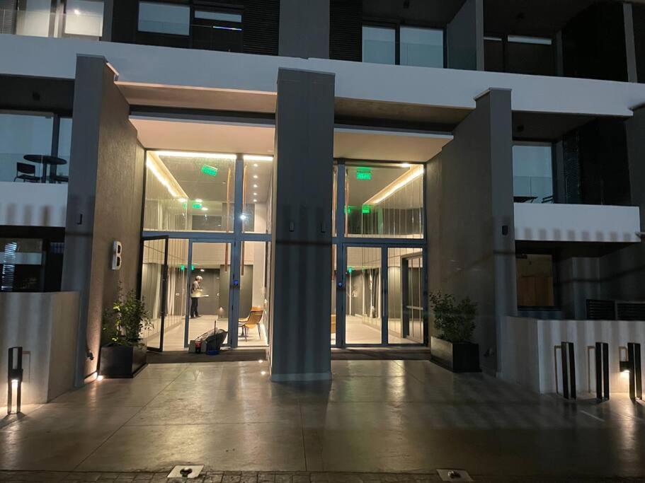 Estudio En Estoril Cercano A Principales Centros De *