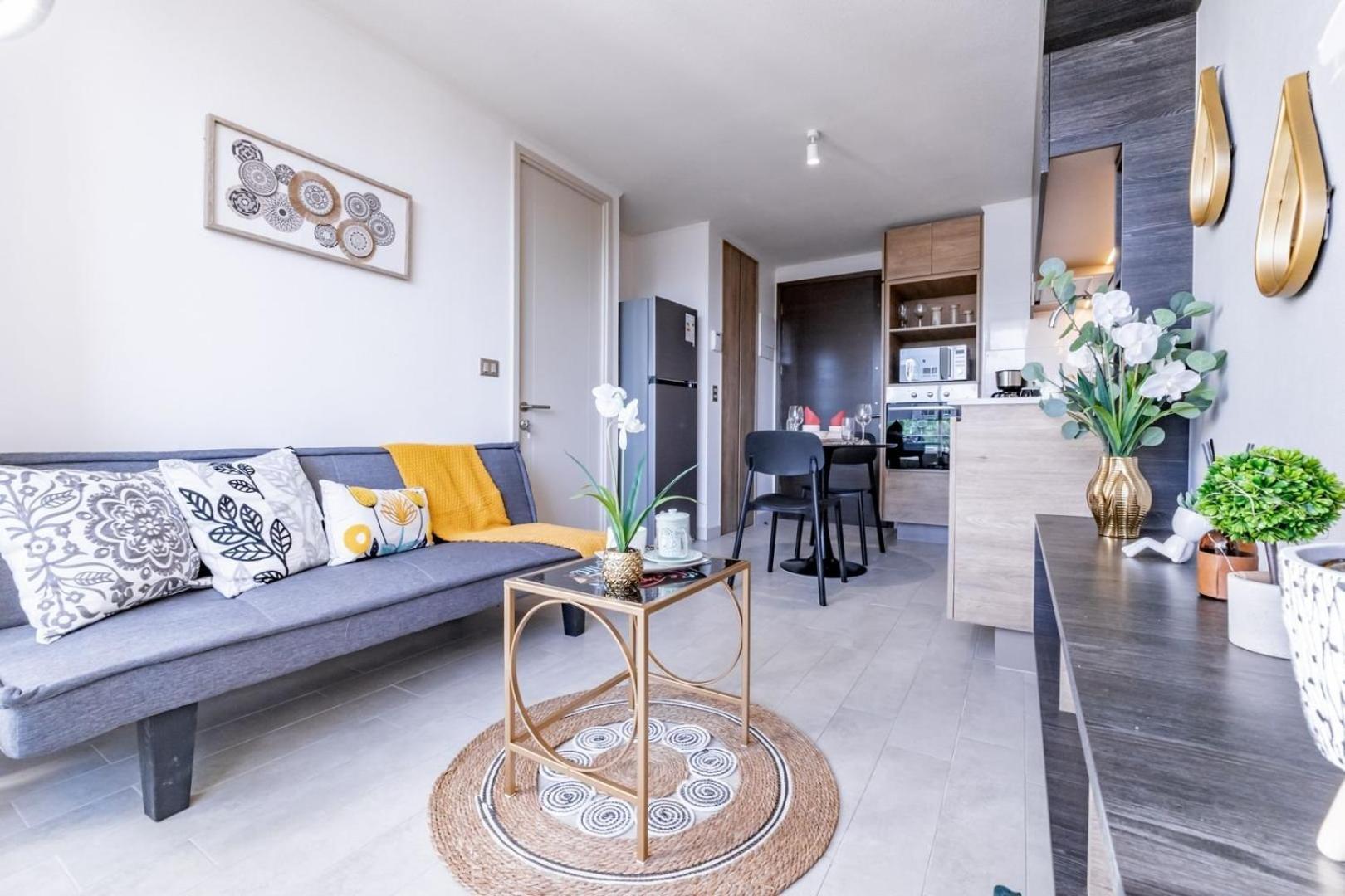 Tu Segundo Hogar, En El Corazon De * Santiago