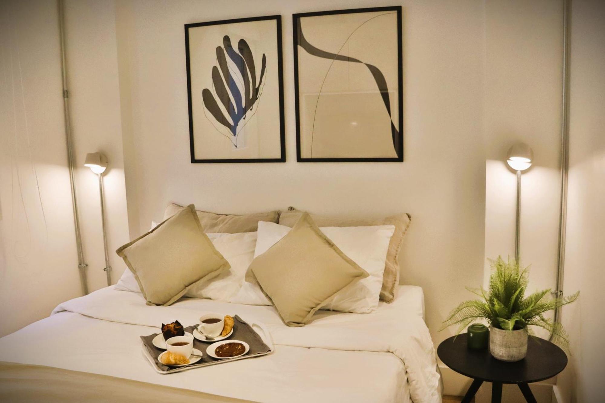 Hom I Luminoso En Calle Monjitas, Apartamento