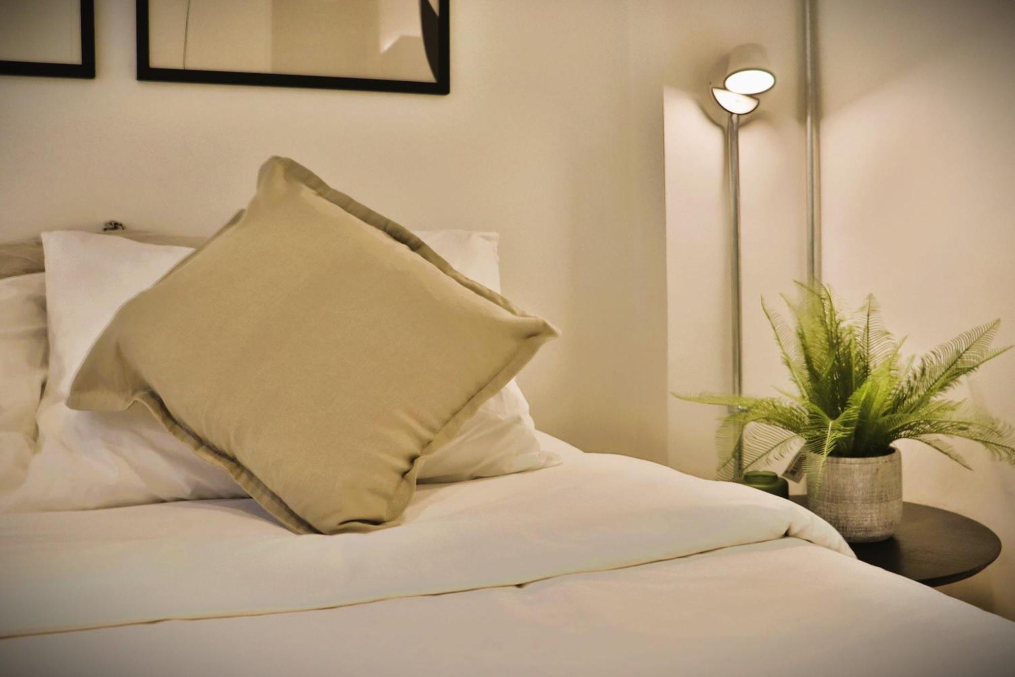 Hom I Luminoso En Calle Monjitas, Apartamento