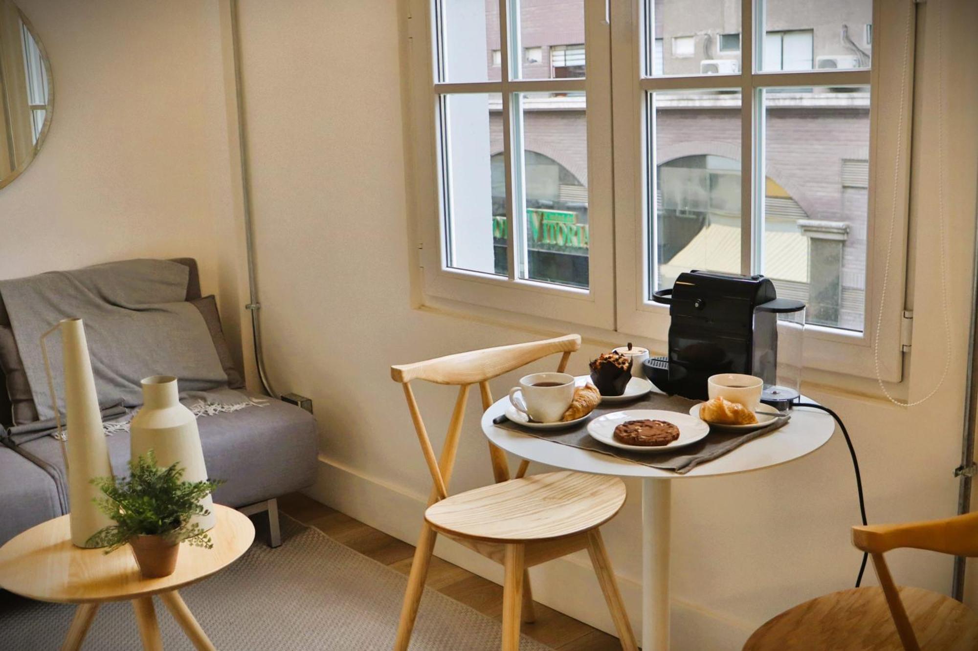Hom I Luminoso En Calle Monjitas, Apartamento *