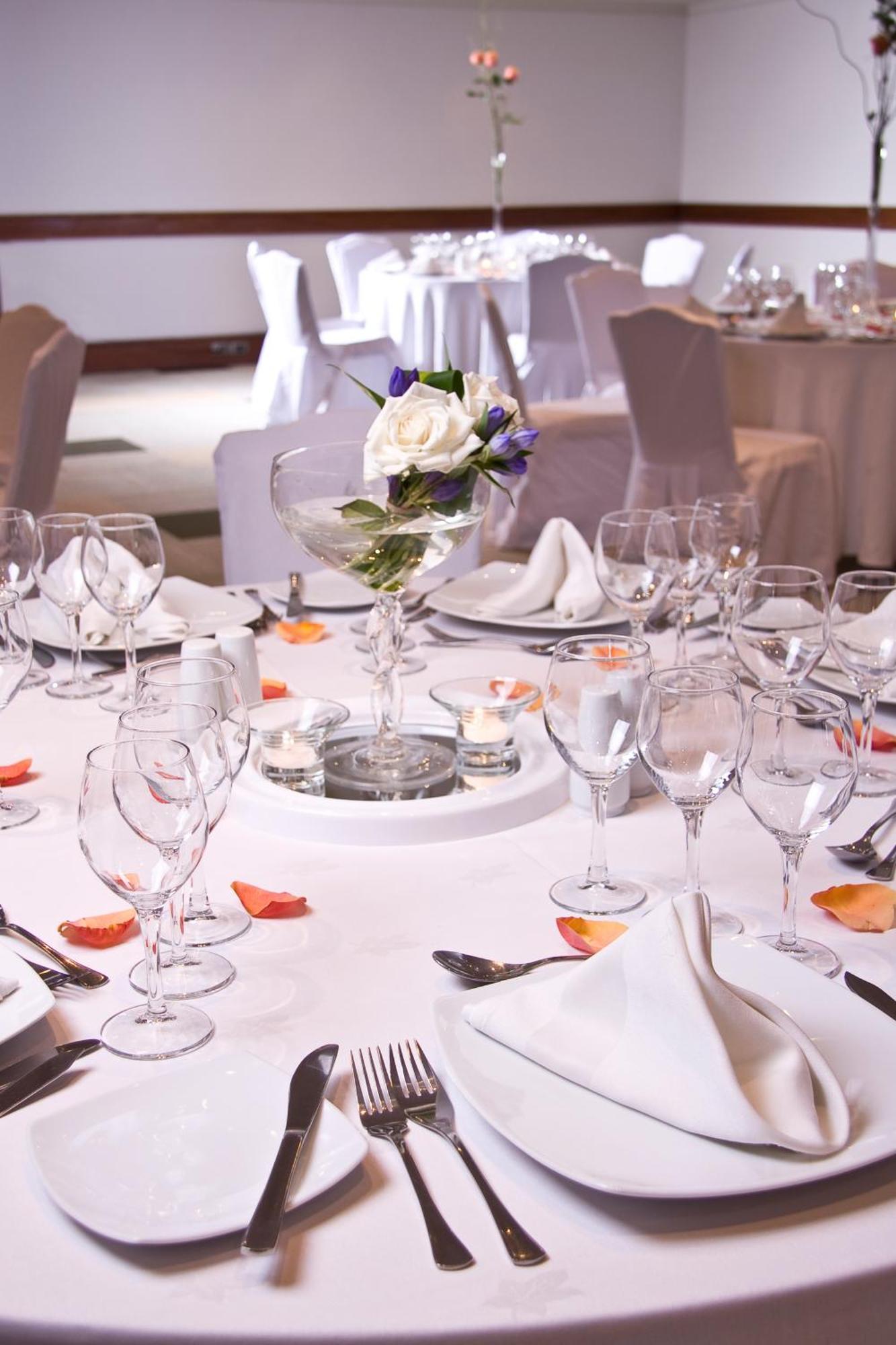 Khách sạn Plaza El Bosque Ebro 5*