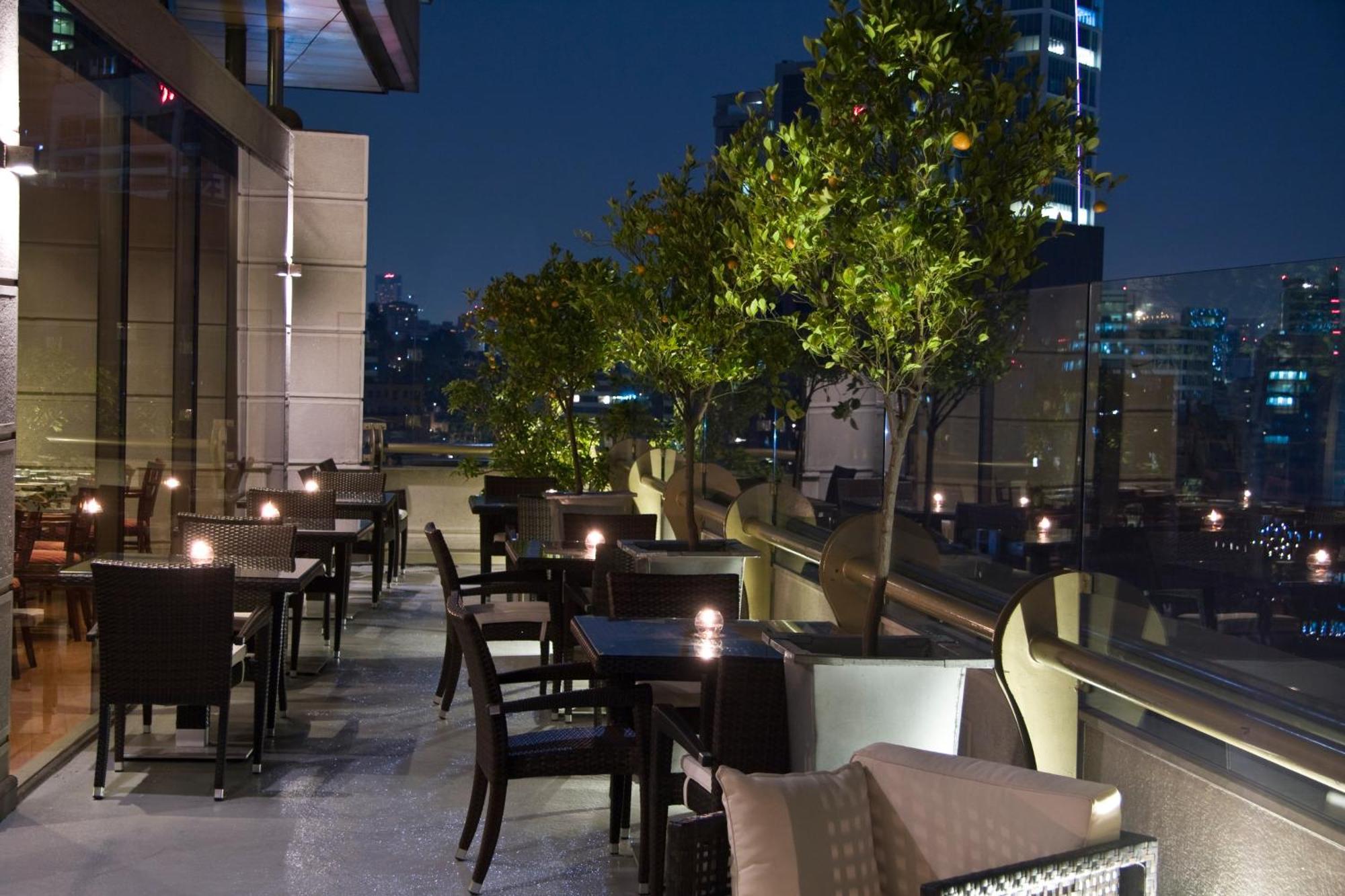 Khách sạn Plaza El Bosque Ebro 5*