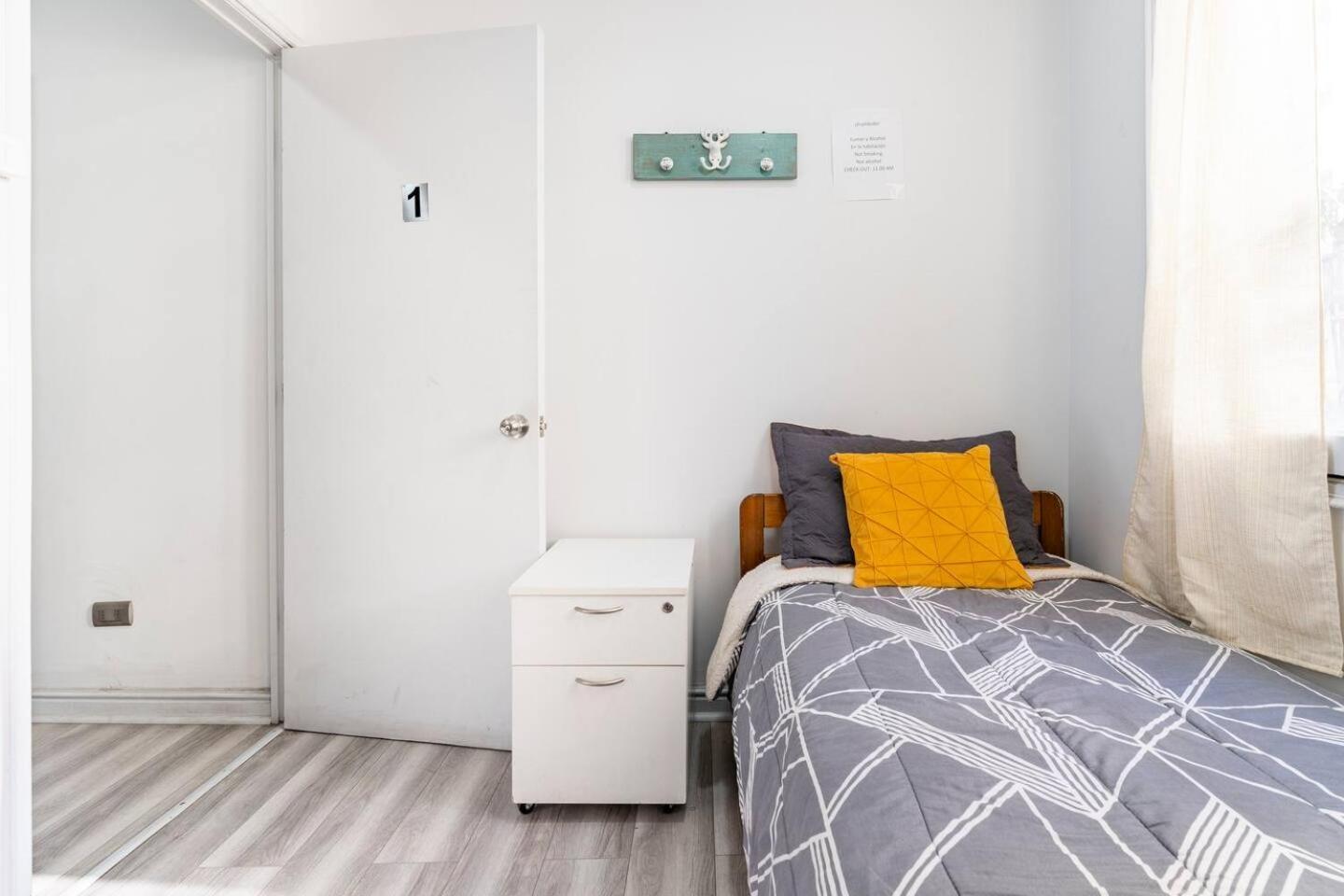Hostal Mancora Monjitas 755 Santiago