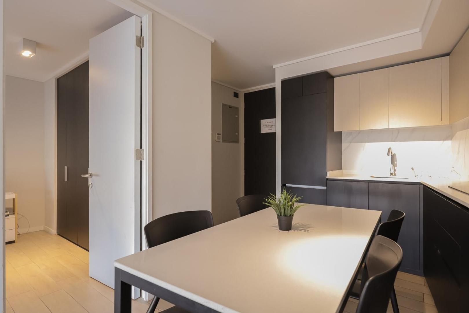 Cozy Steps Away From Costanera Center