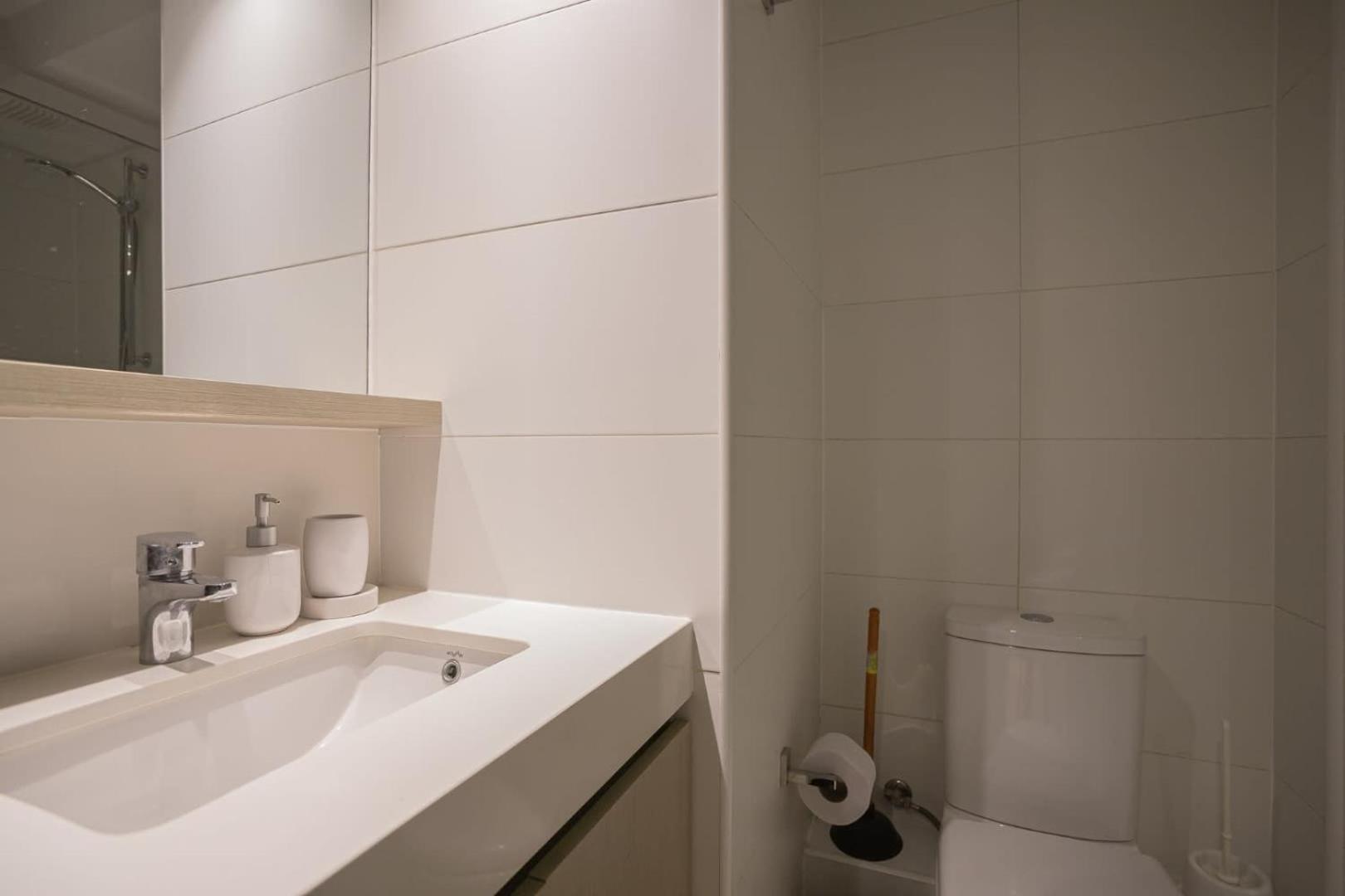 2b2b Steps Away From Costanera Center Apartment