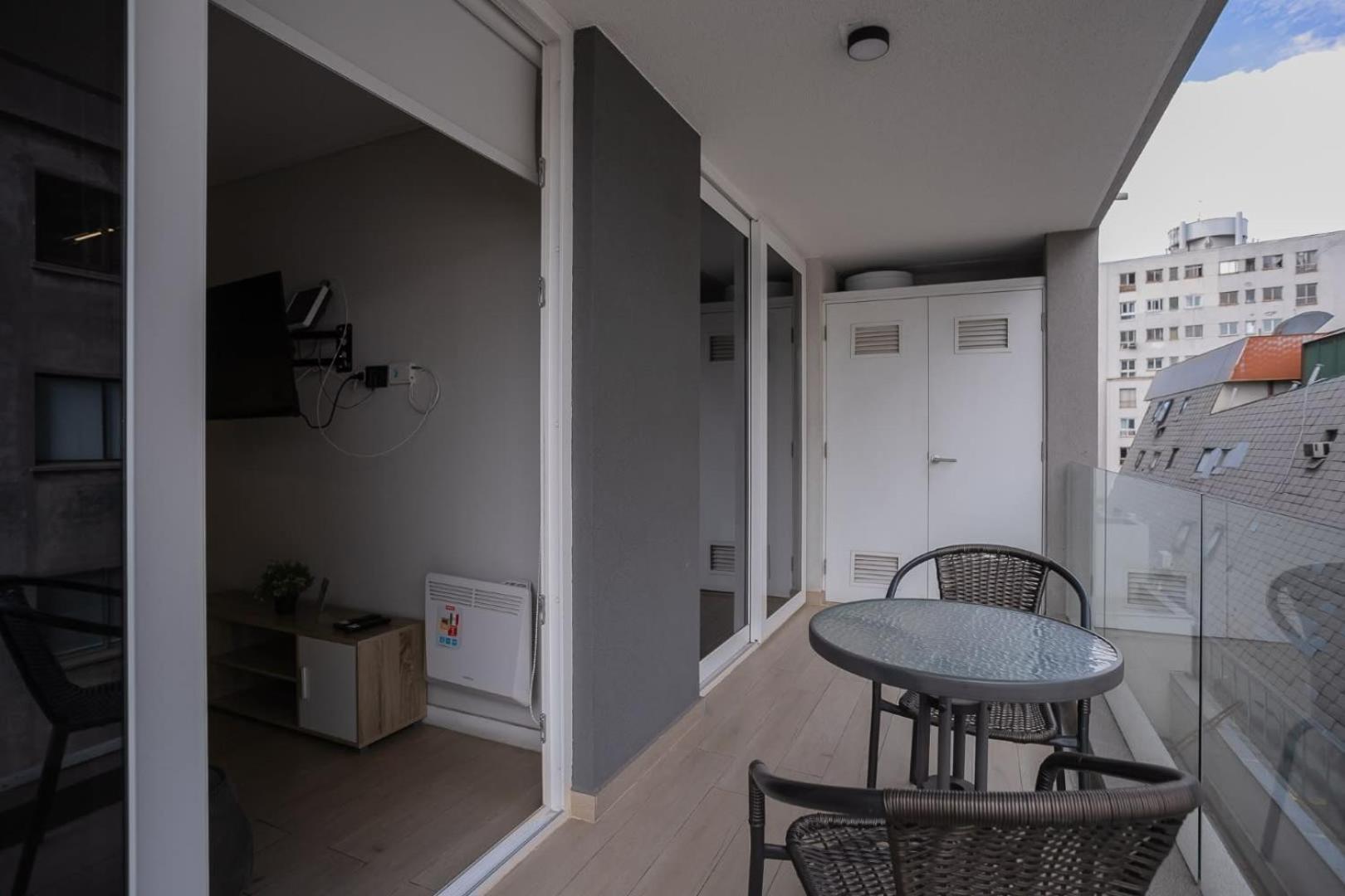 2b2b Steps Away From Costanera Center *