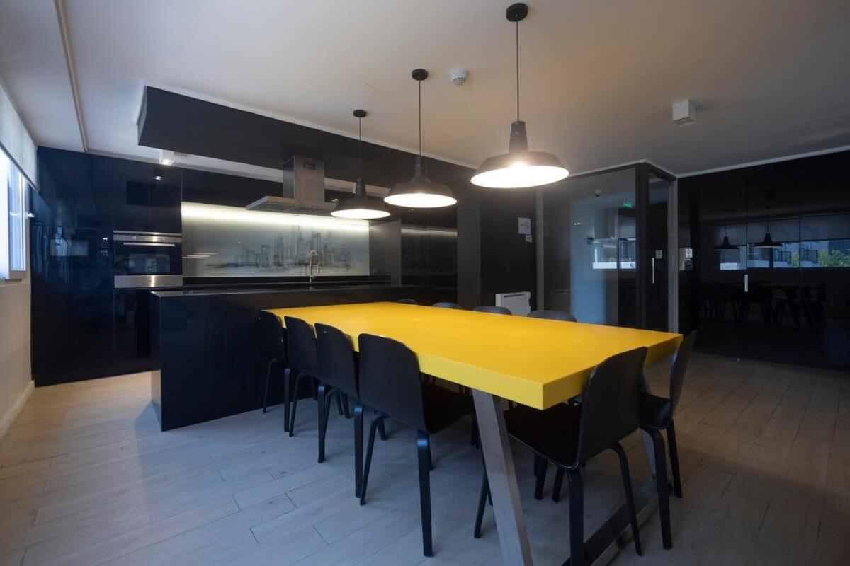 2b2b Steps Away From Costanera Center Apartment