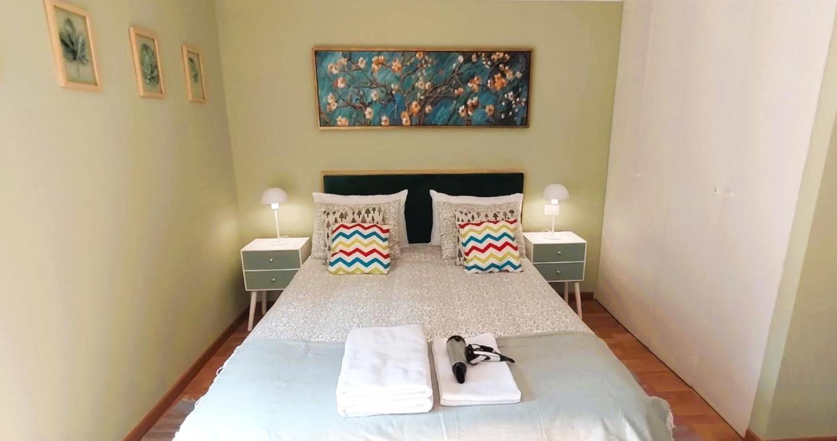 Apartment Barrio Historico 3 Min Metro, Wifi, Netflik, Comodidad *