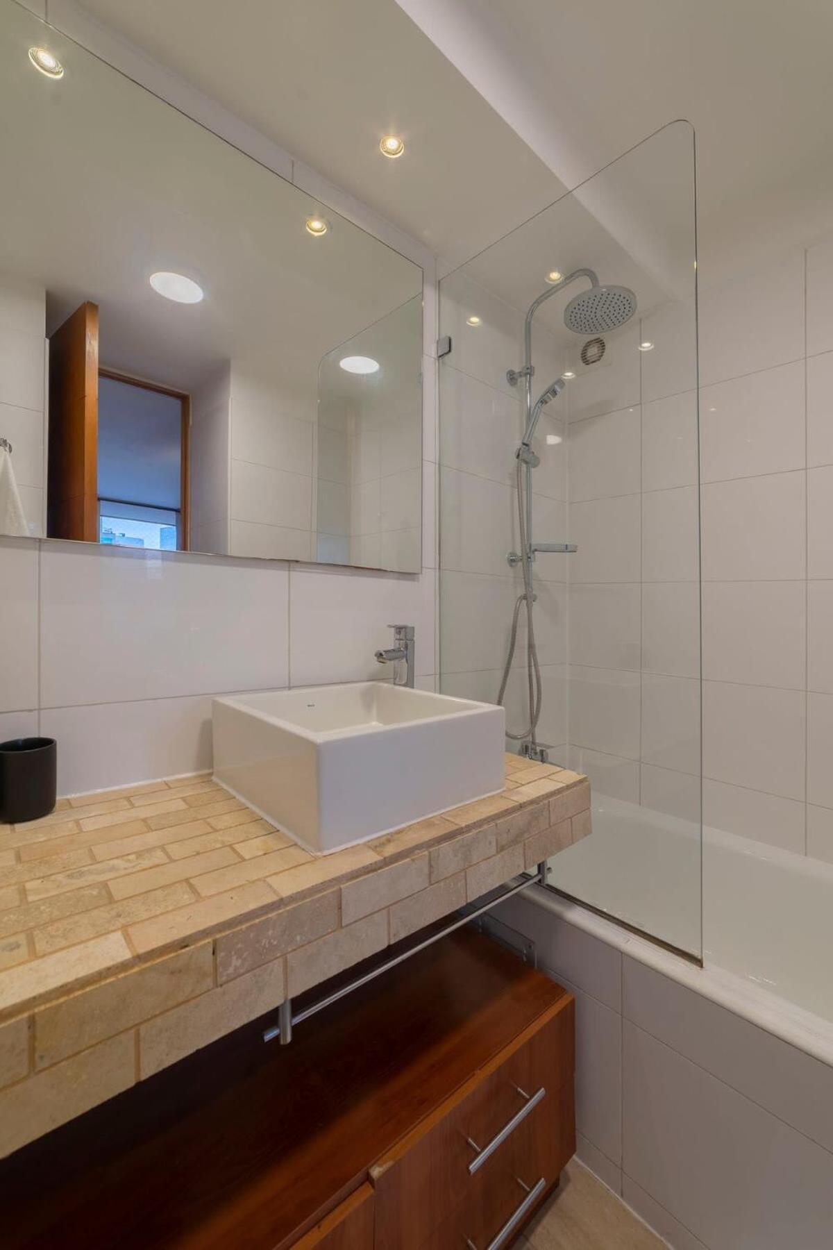 Amplio Y Confortable Depto Familiar Con Malla Apartment Santiago