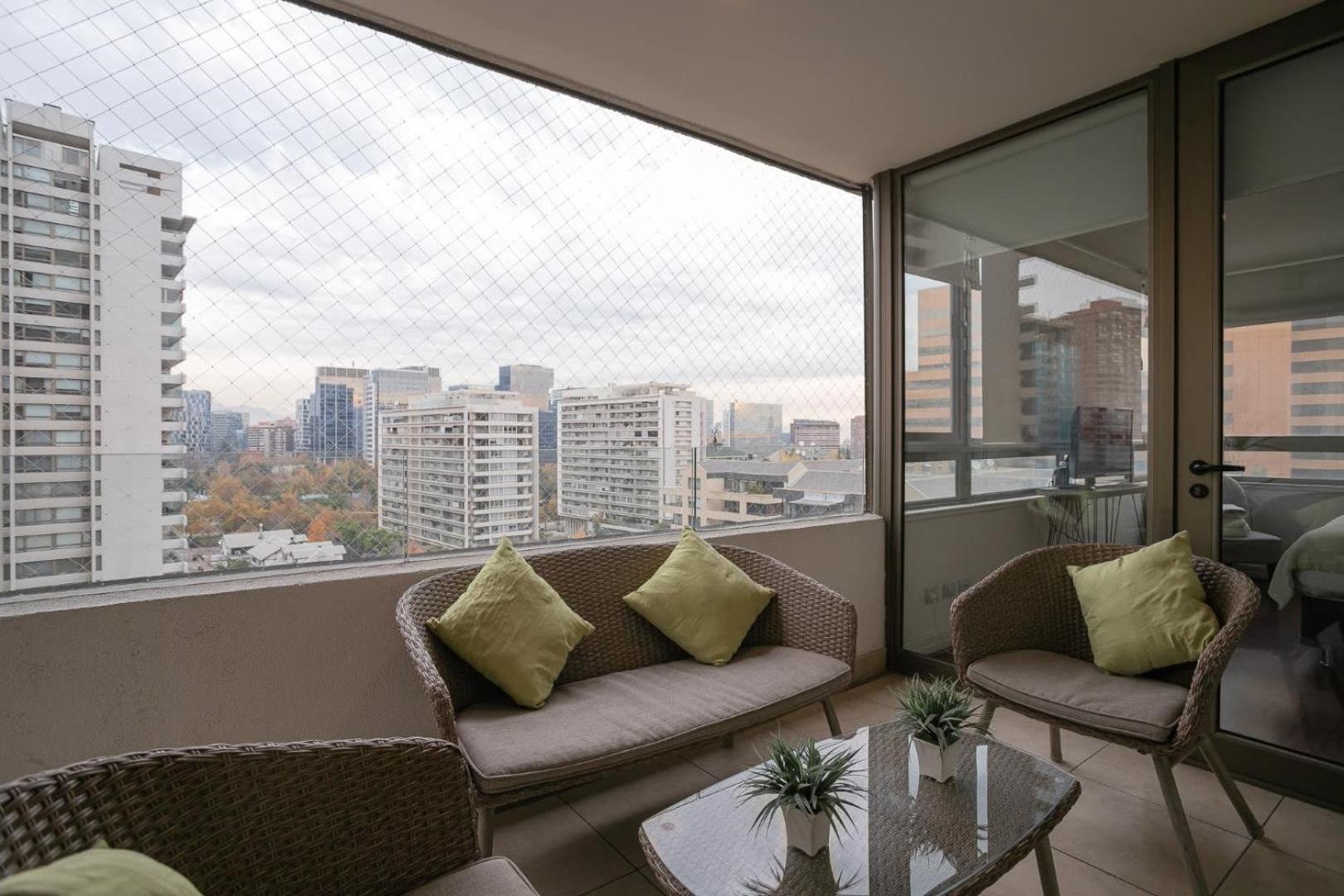 Espacioso Depto 2br 2ba - Sector Parque Arauco Apartamento Santiago