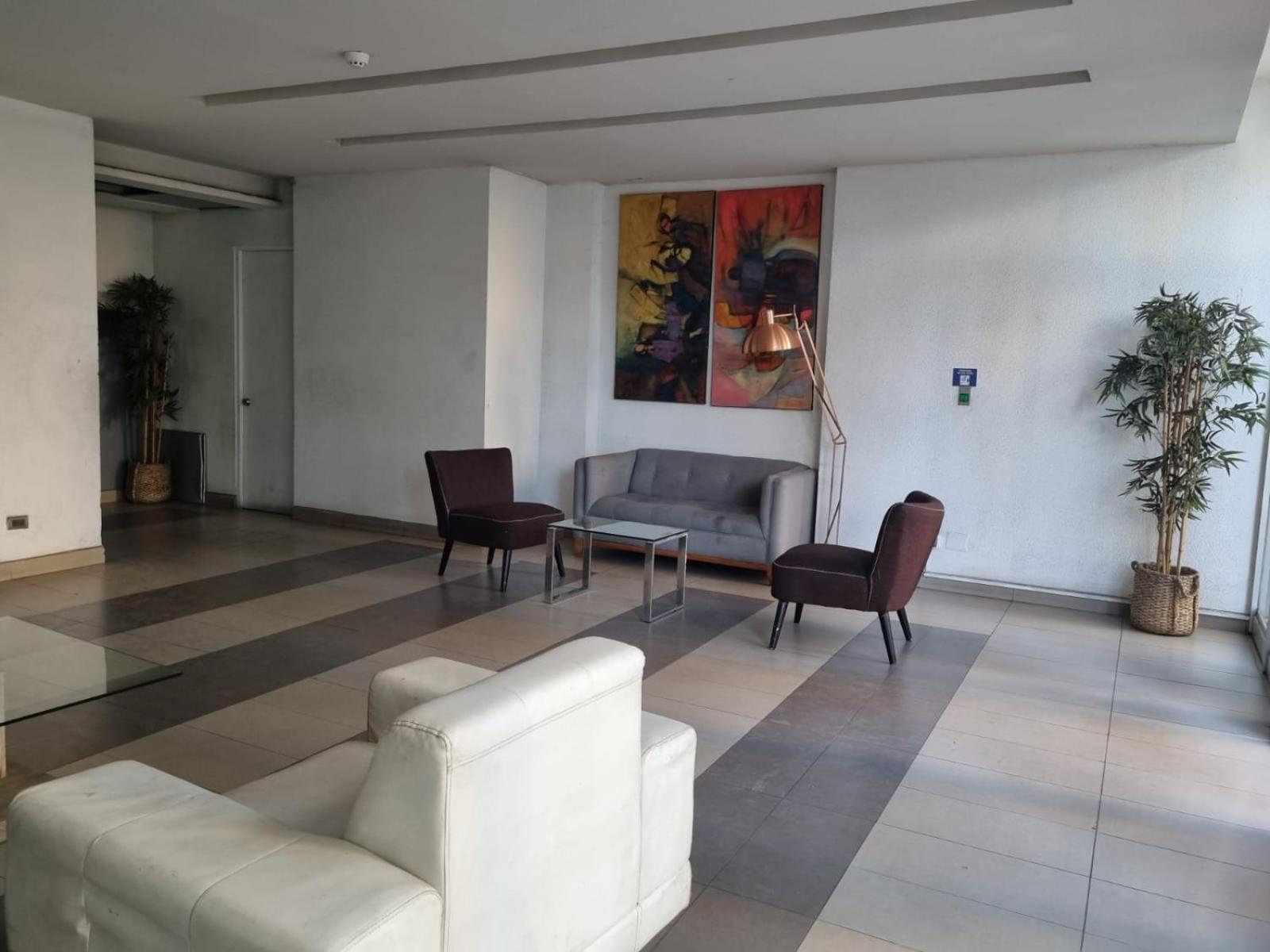 En La Florida Mall, Clinicas, Estadios Apartamento *