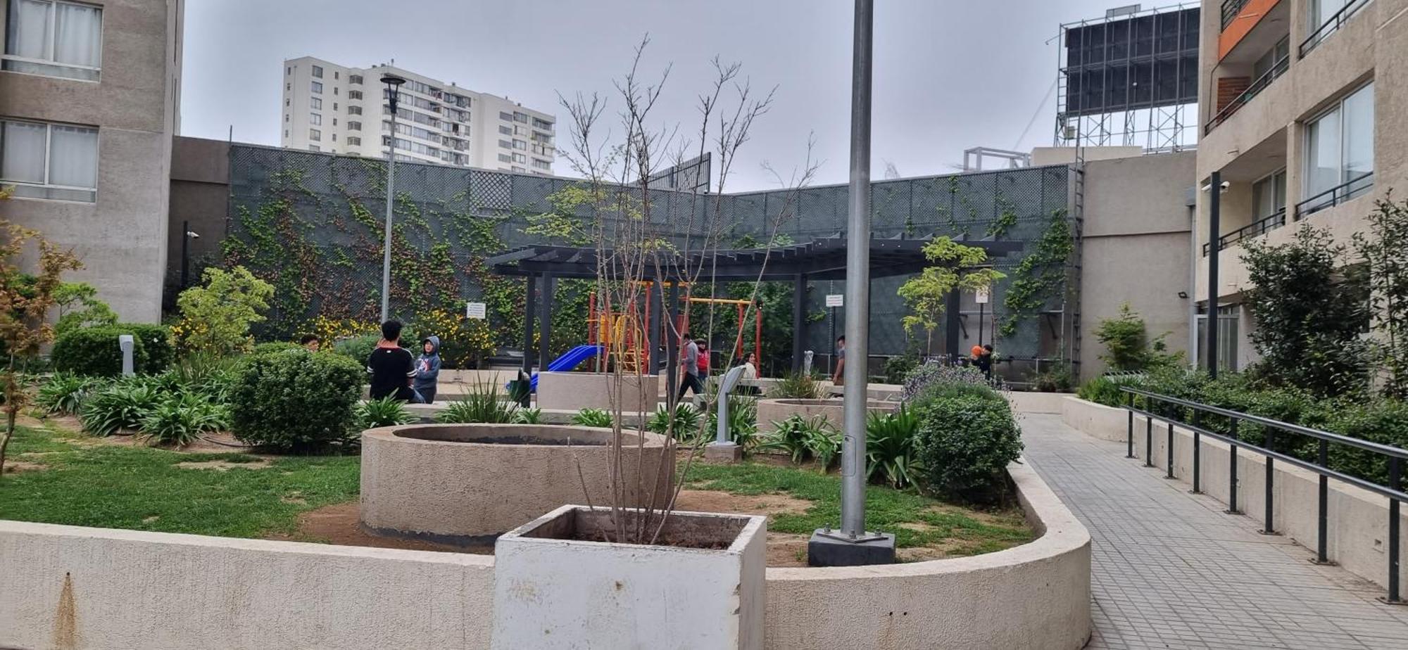 En La Florida Mall, Clinicas, Estadios Apartamento *
