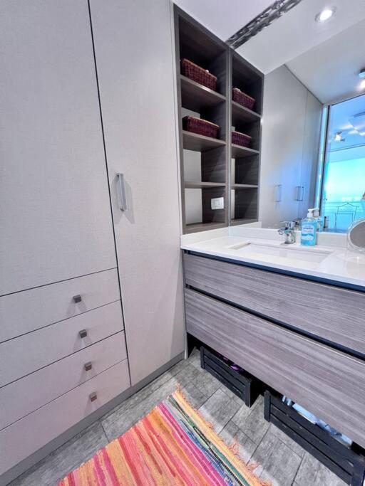 Apartamento En Dominicos, Con Azotea, 1d Santiago de Chile