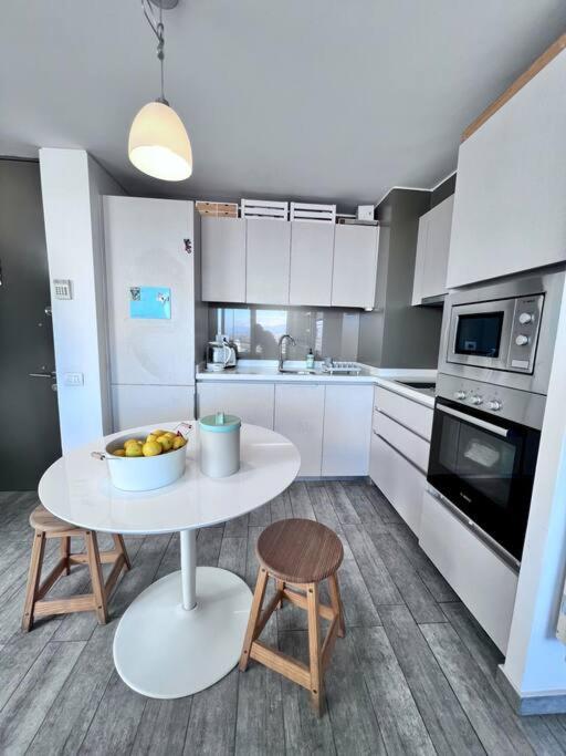 Apartamento En Dominicos, Con Azotea, 1d