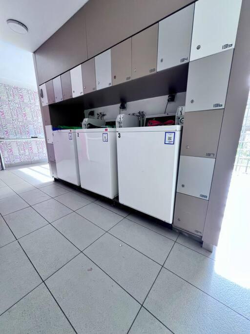 Apartamento En Dominicos, Con Azotea, 1d Santiago de Chile