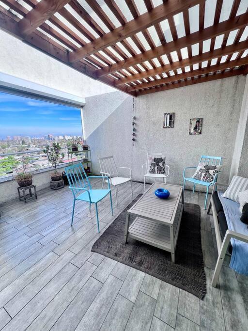 Apartamento En Dominicos, Con Azotea, 1d Santiago de Chile