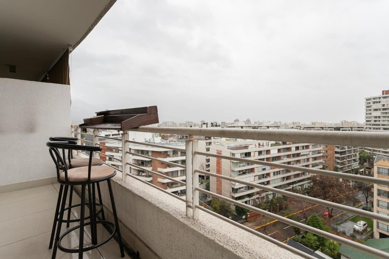 Charming In Condes Near Metro Apartment