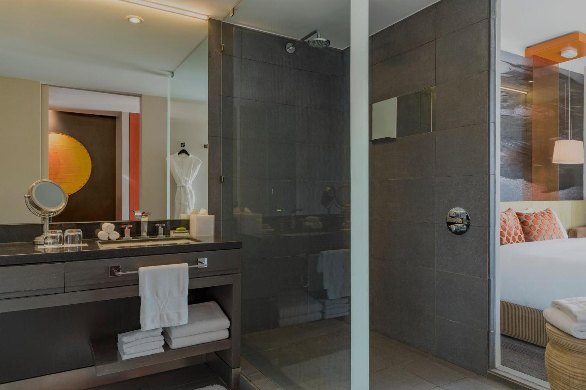W Khách sạn 5*
