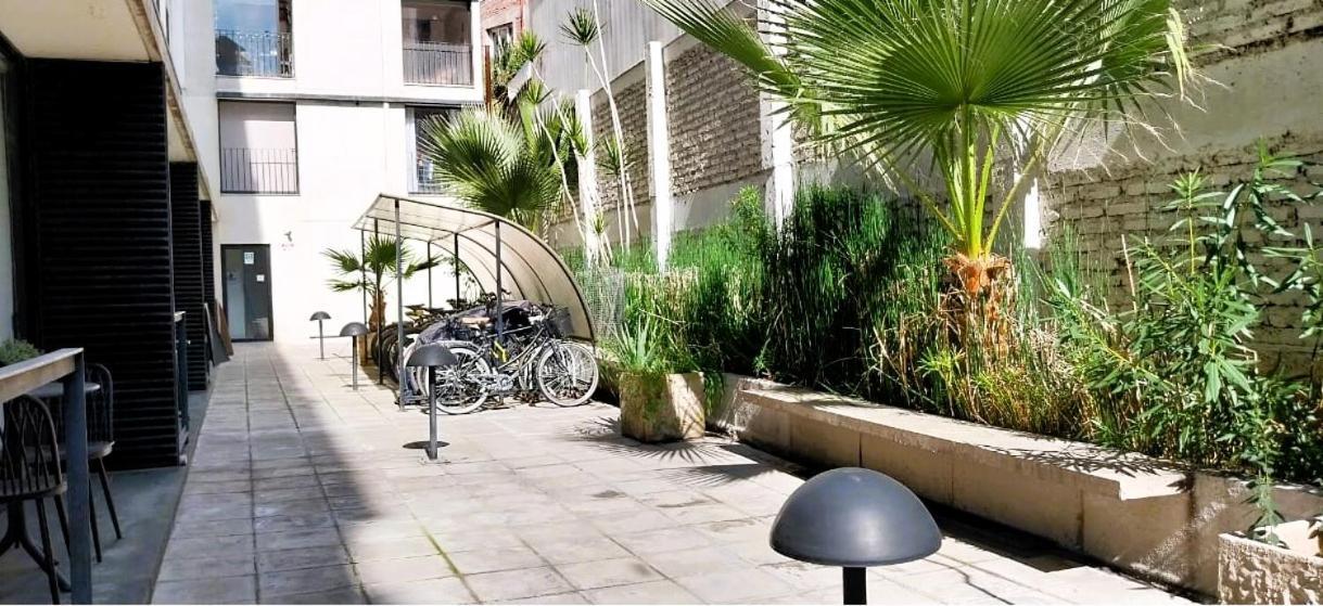 Apartment Barrio Historico 3 Min Metro, Wifi, Netflik, Comodidad *
