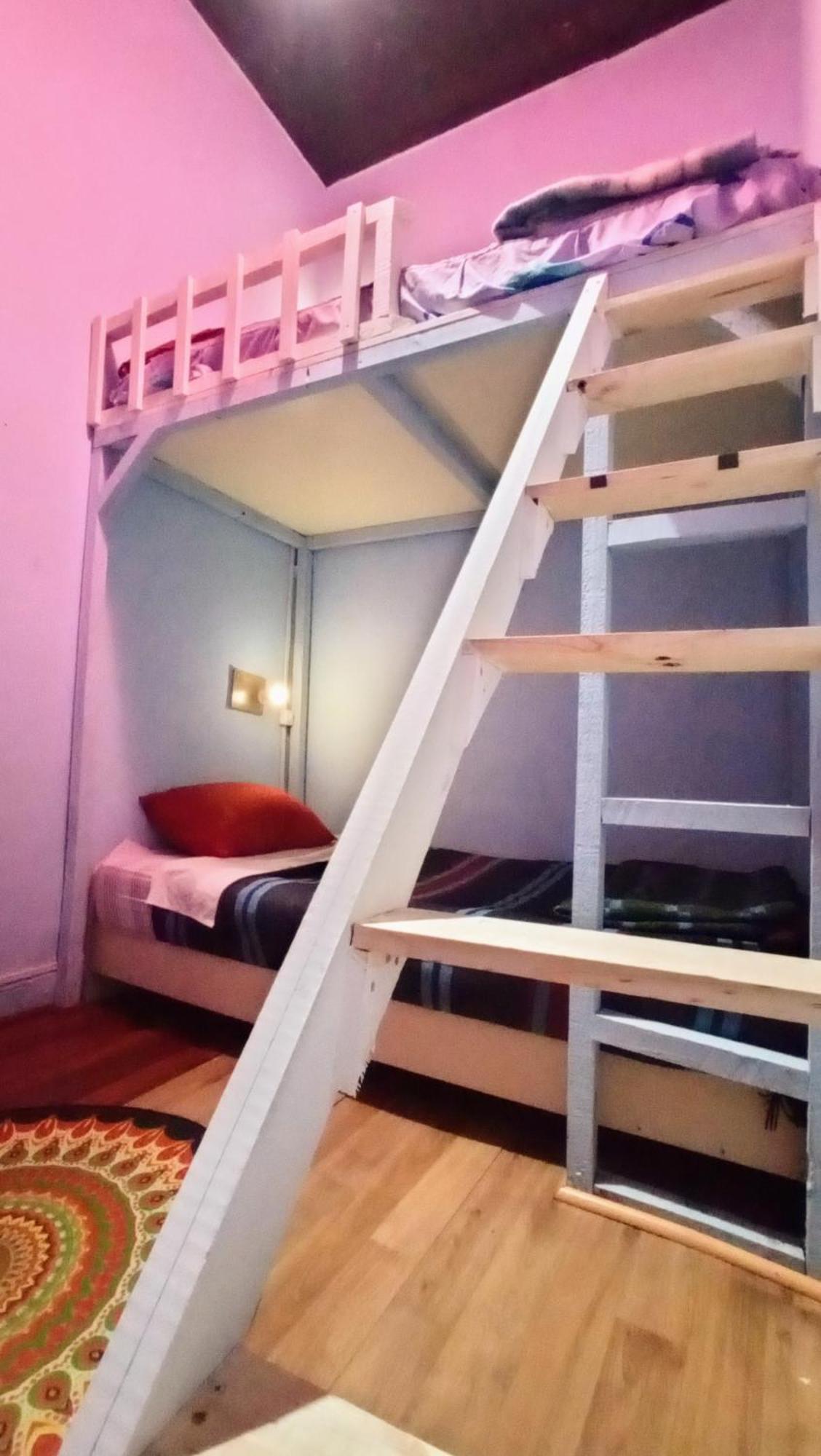 Origenes Hostel *