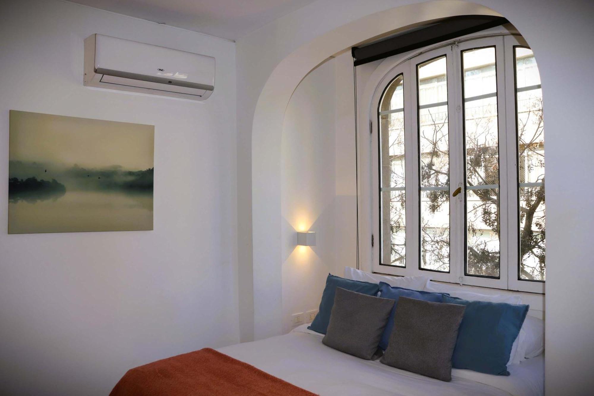 Hom I Centrico En Vibrante Barrio Lastarria Santiago