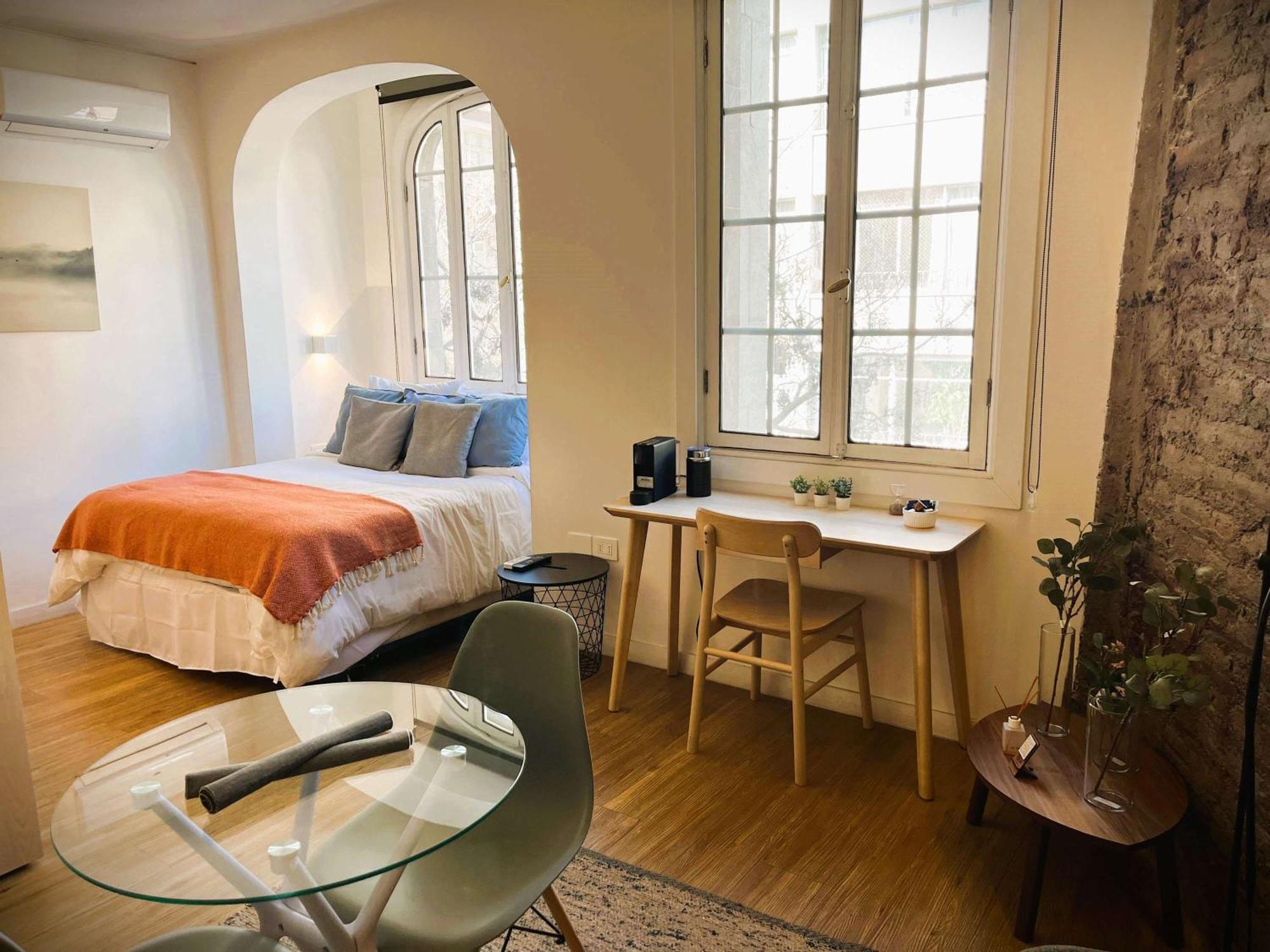 Hom I Centrico En Vibrante Barrio Lastarria