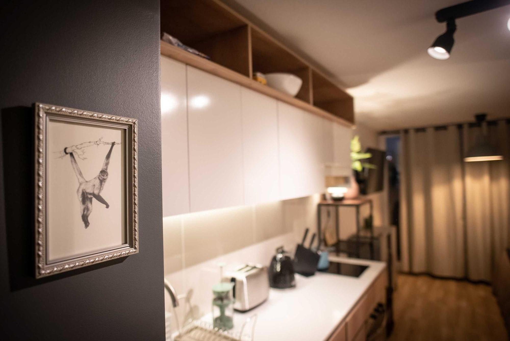 Hom I Nuevo Y Luminoso Con Terraza En Apartamento
