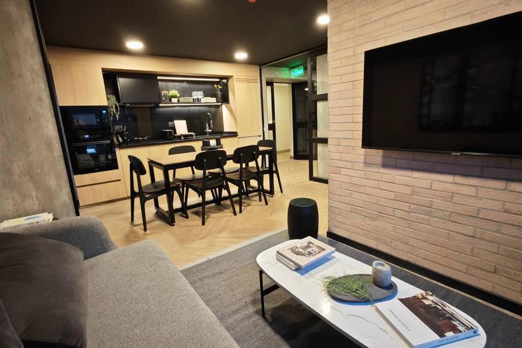 Nuevo, Encantador Y Equipado Dpto En Apartment