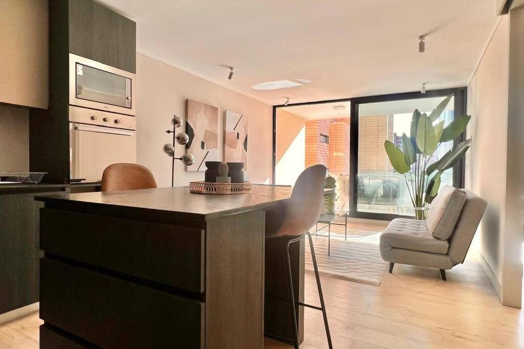 Elegante Dpto Cerca De Clinica Alemana Y Parque Arauco Apartment *