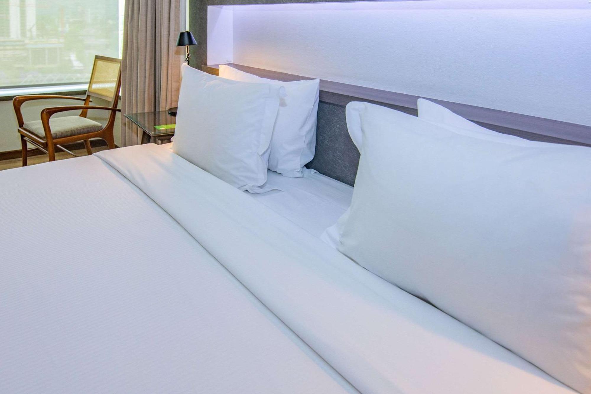 Radisson Blu Plaza El Bosque 4*