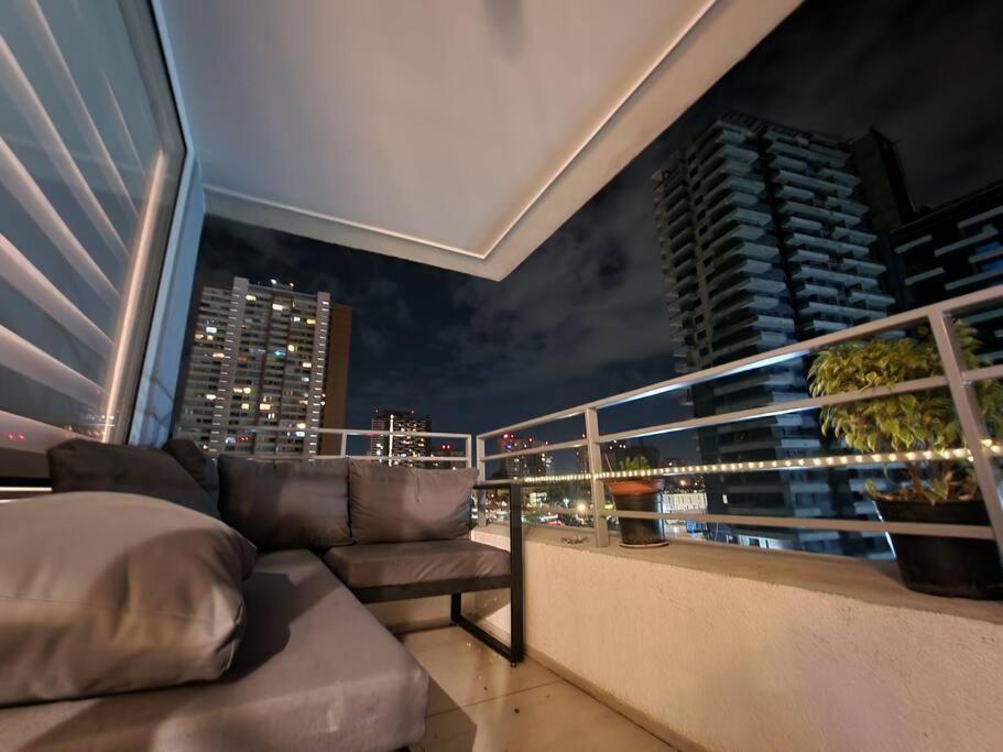 Apartment Privada En Nuevo Depto Con Terraza Y Ac Por Metro Irarrazaval Santiago