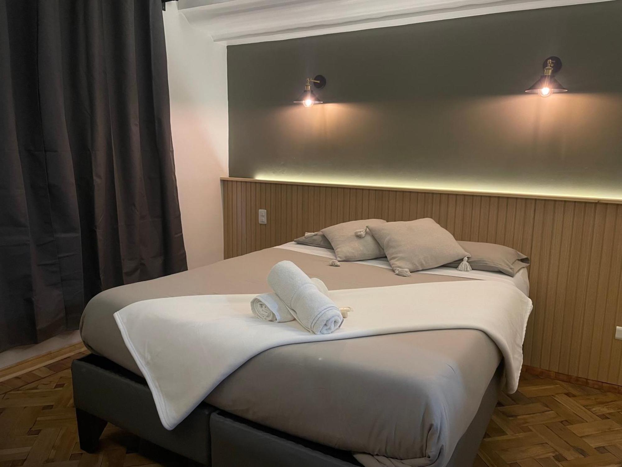Click Hotel *