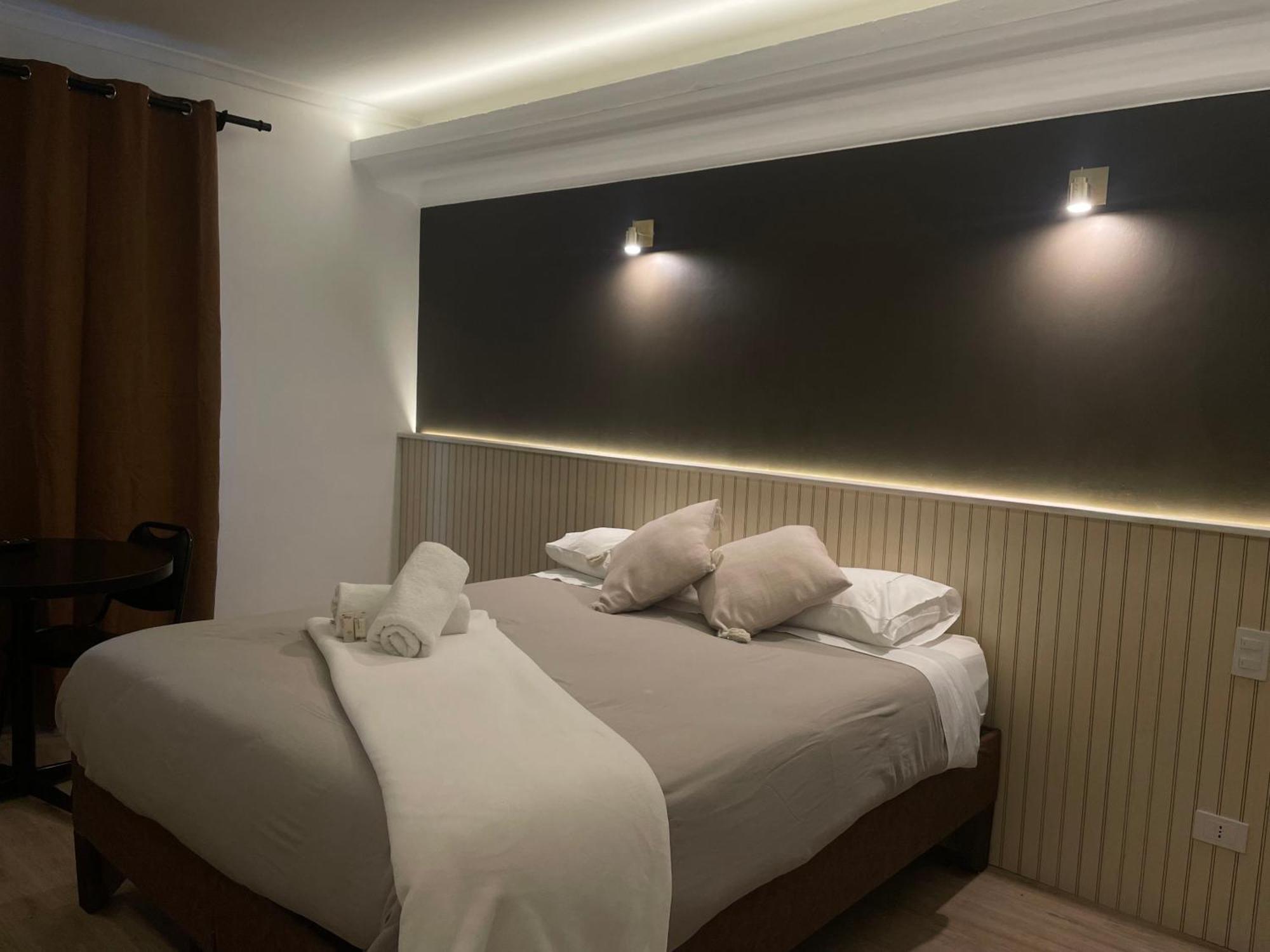 Click Hotel *