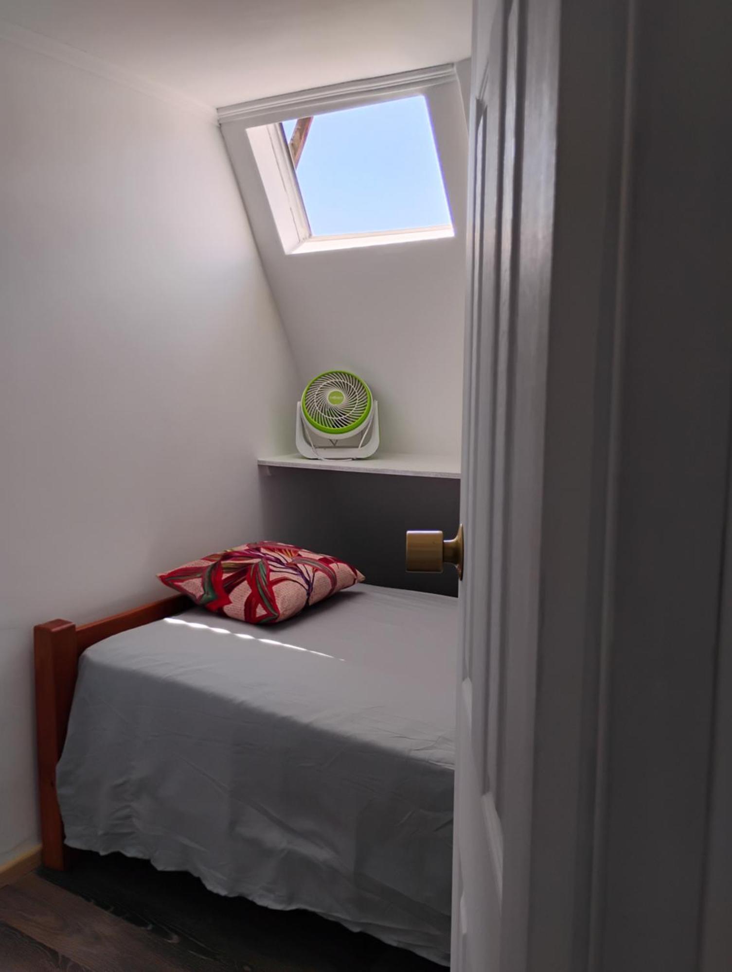Backpackers House - Near The Airport Homestay