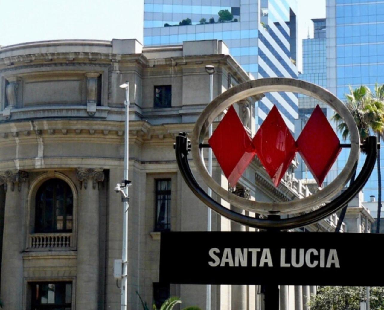 1asalida Estacion Metro Santa Lucia * Santiago de Chile