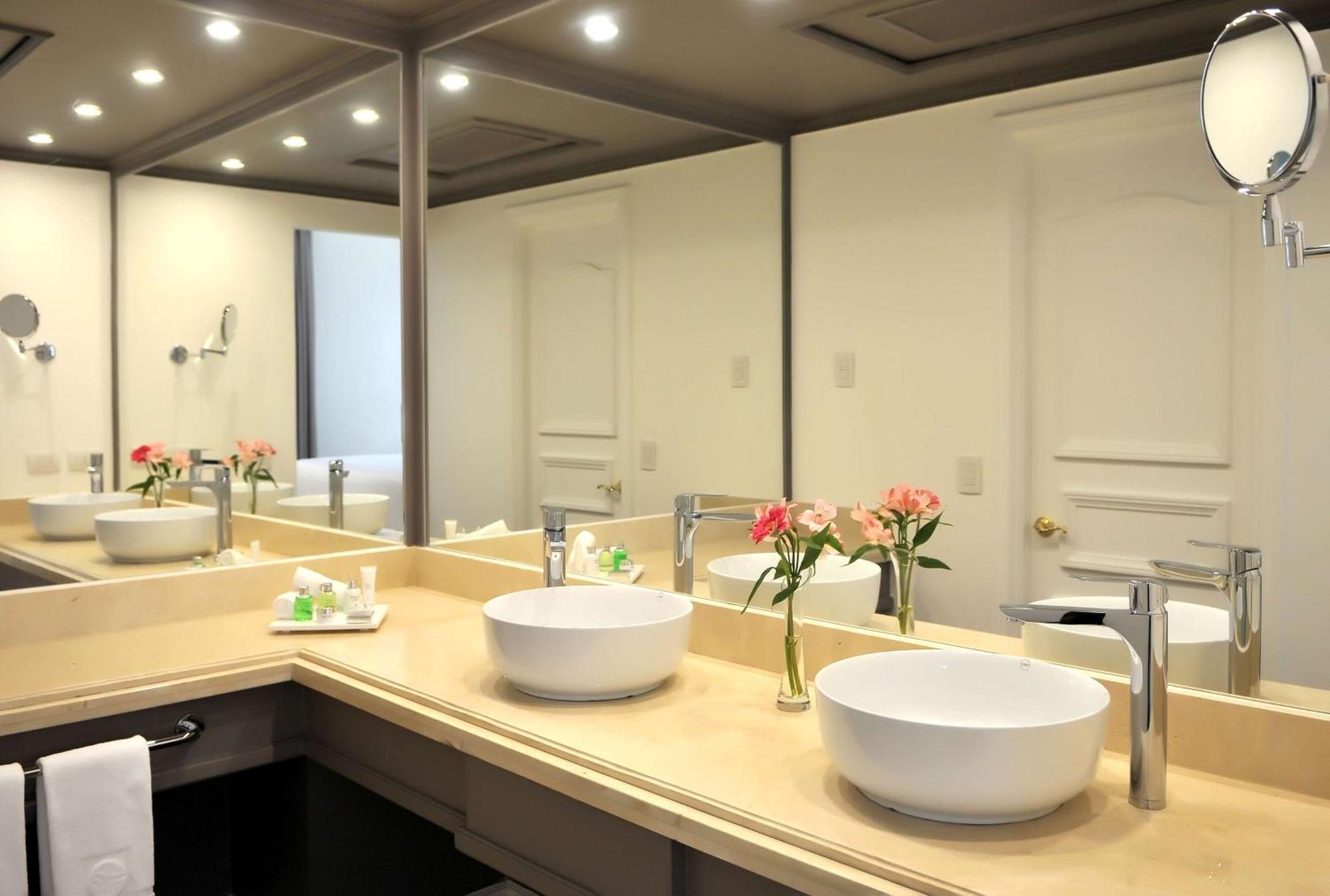 Nh Collection Plaza Hotel Santiago