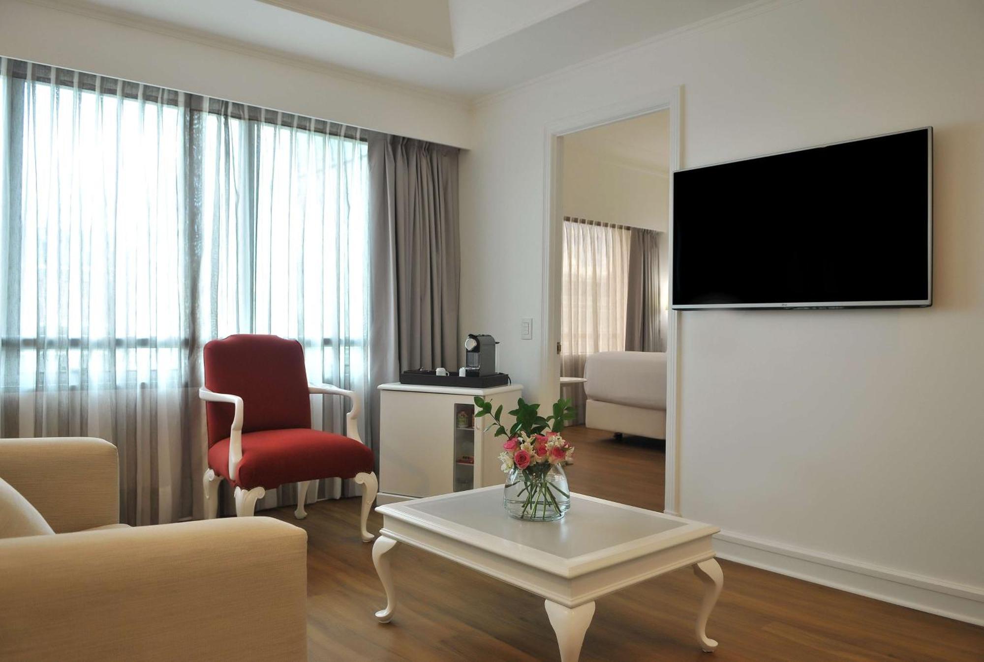 Hotel Nh Collection Plaza