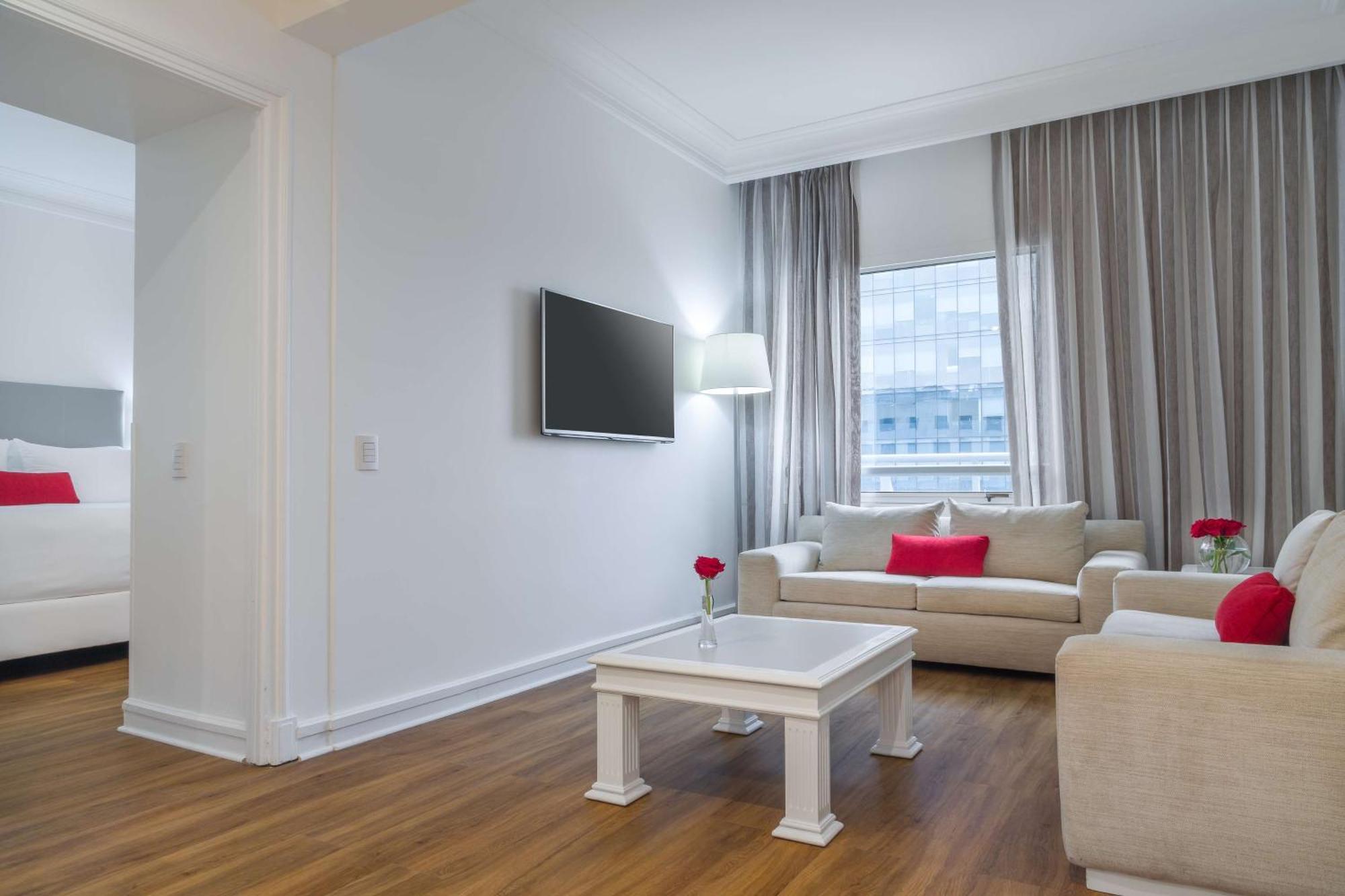 Hotel Nh Collection Plaza 5*