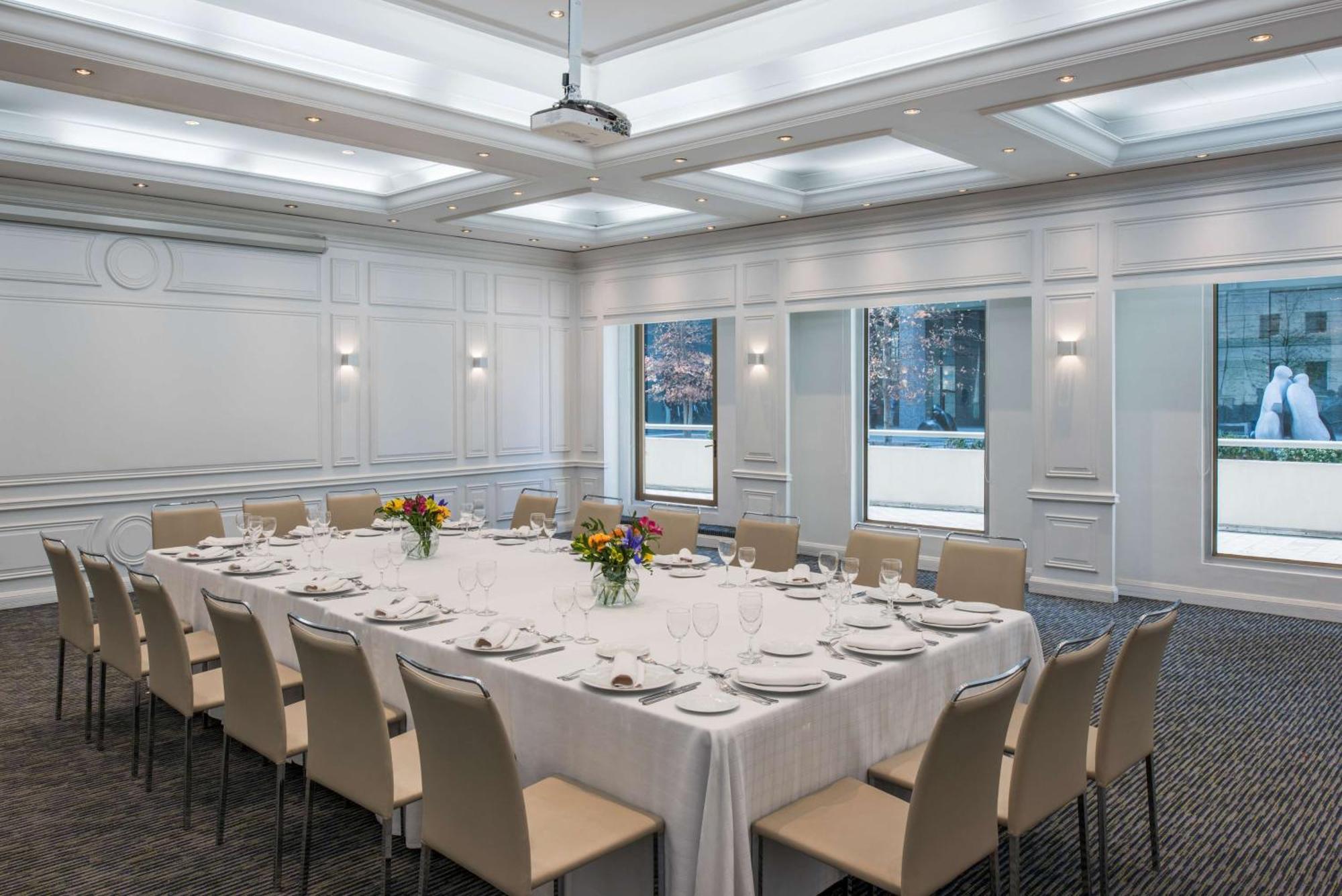 Nh Collection Plaza Hotel Santiago