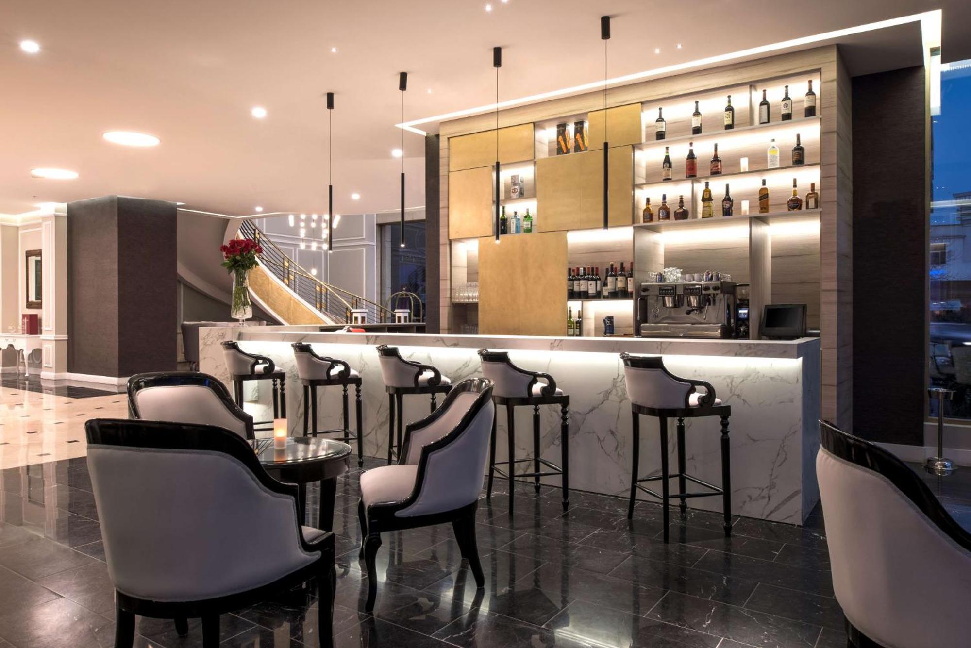 Nh Collection Plaza 5*